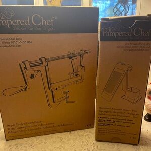 The Pampered Chef Apple Peeler Corer Slicer & Microplane Adjustable Grater Lot